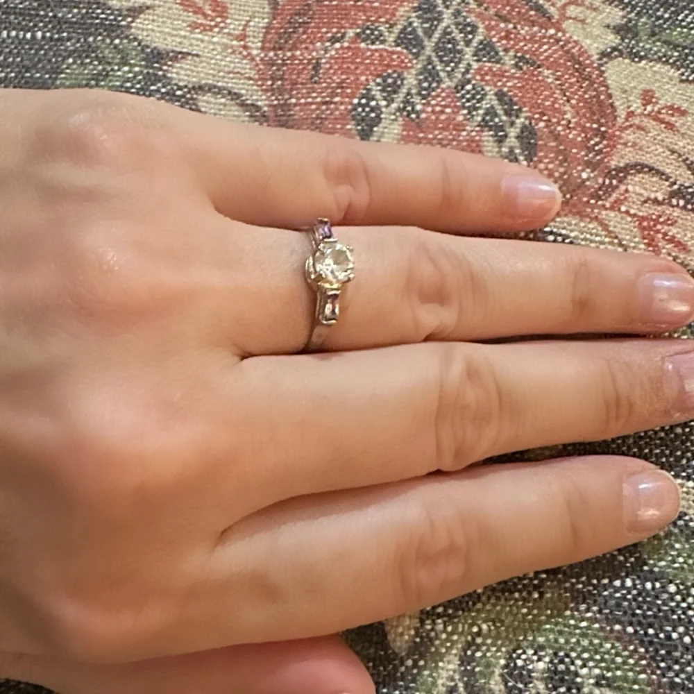 Elegant Silver Ring with Clear Gemstone
